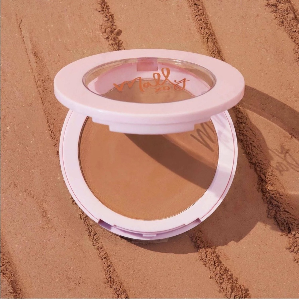 MALLY BEAUTY Soft As Silk Powder Foundation In Medium